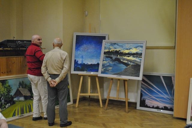 Seniorzy na wystawie i warsztatach